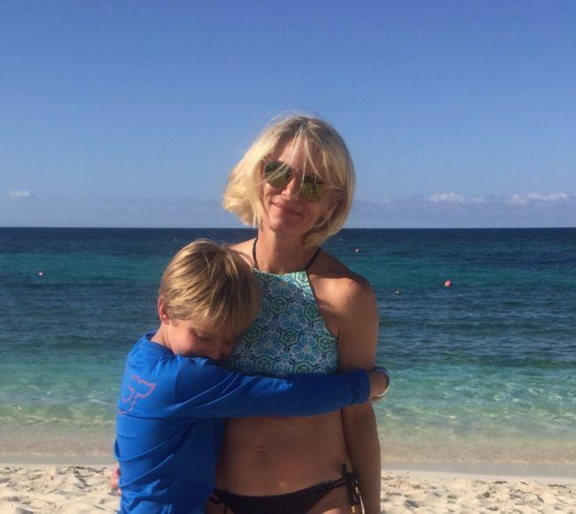 fashion friday packing for atlantis bahamas luxury travel mom